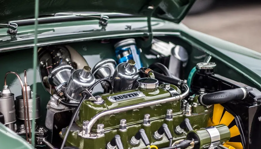 Lavado de motor: motor clásico con piezas cromadas y pulidas