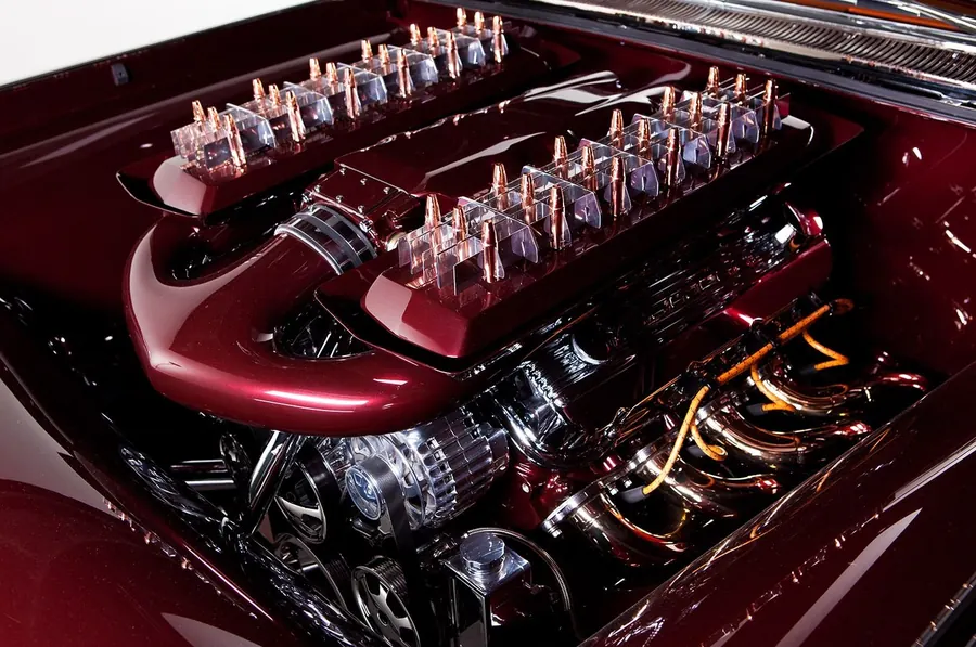 Blog de detallado automotriz: se puede lavar el motor de un auto - motor V8 con acabados cromados y nivel de exhibición